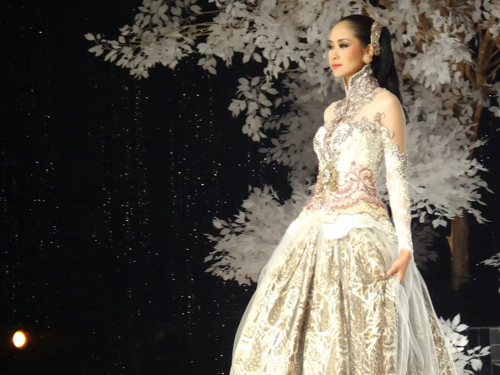 5 Model Kebaya Pengantin Terbaru dari Anne Avantie yang Bisa Kamu Pilih