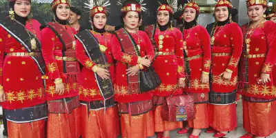 Baju Adat Batak Toba Hijab: Budaya dan Tradisi yang Tetap Eksis di Tengah Modernisasi