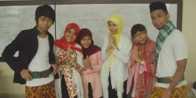 Pengantin Adat Betawi: Memilih Baju Adat Betawi yang Sesuai untuk Pernikahan