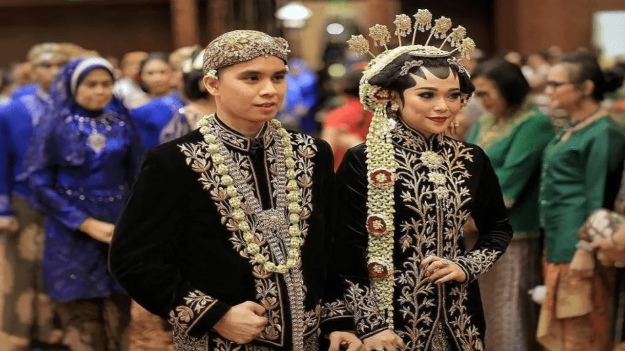 5 Pilihan Baju Adat Pengantin Jawa Timur yang Elegan dan Memesona