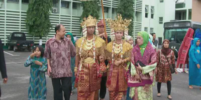 Baju Adat Pengantin Palembang: Simbolis dan Elegan