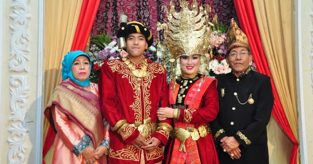 10 Baju Adat Pernikahan Minang yang Paling Elegan dan Indah