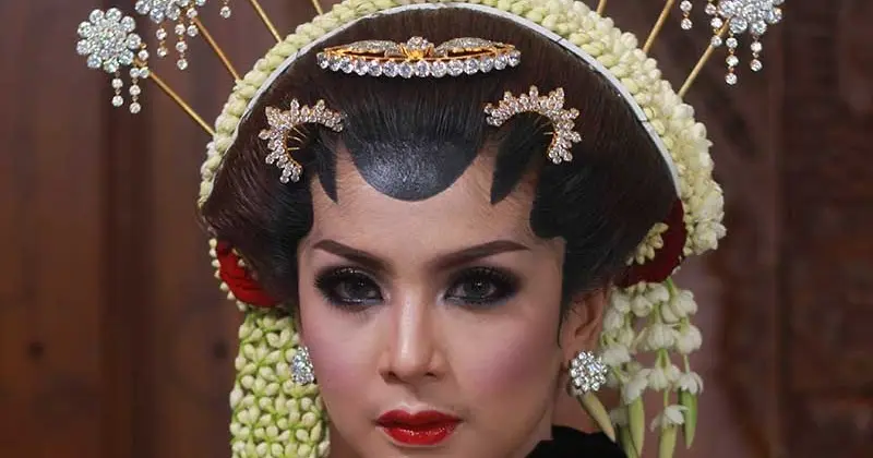 Baju Adat Solo Putri: Memperlihatkan Kecantikan Wanita Indonesia yang Luar Biasa