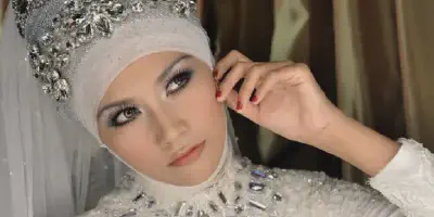5 Model Baju Akad Nikah Modern Hijab untuk Pernikahan yang Elegan