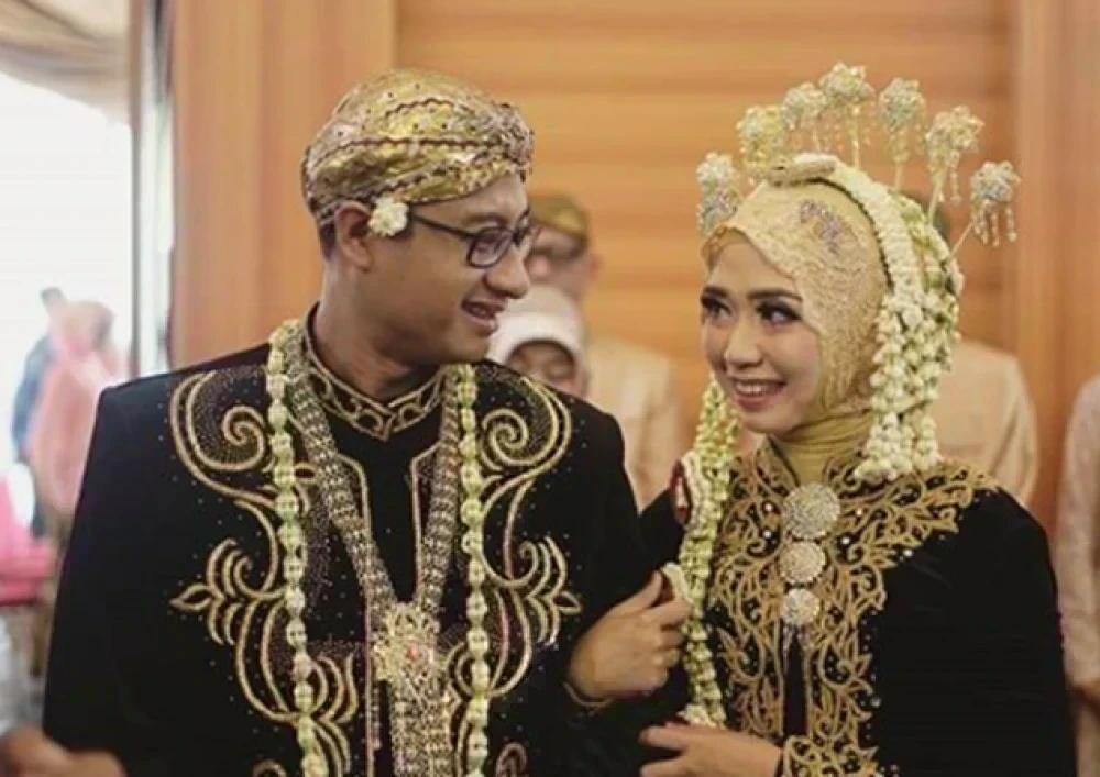 10 Baju Bludru Pengantin untuk Acara Pernikahan yang Memukau