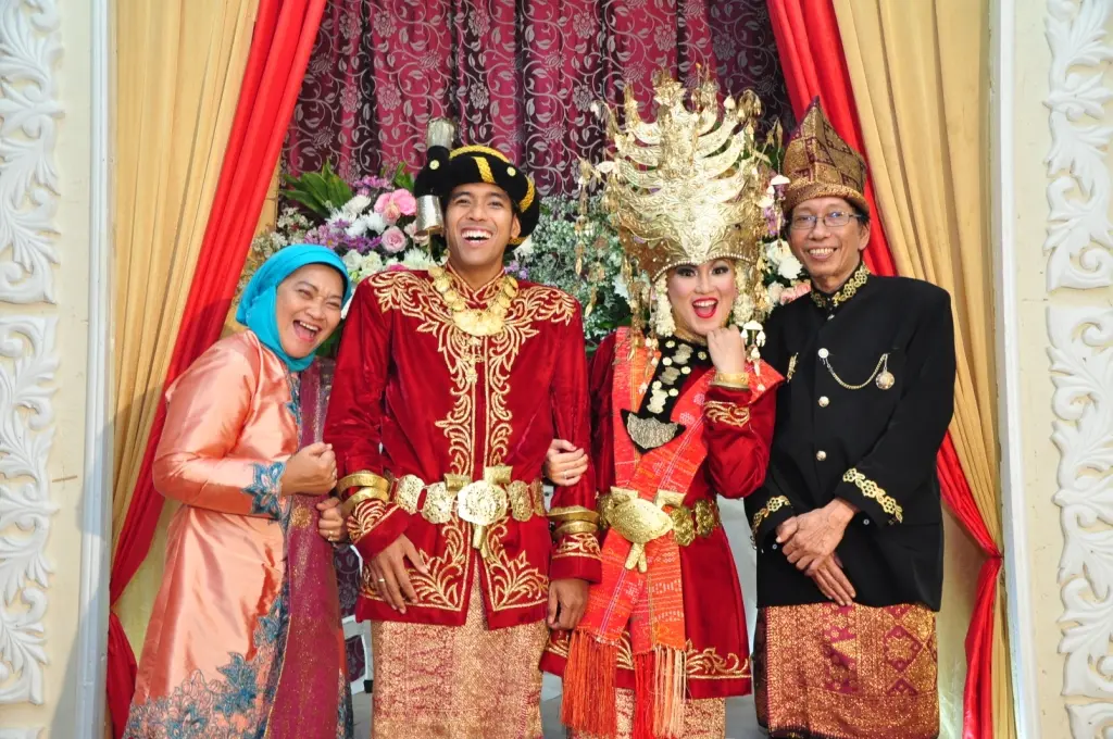 Baju Nikah Adat Batak Mandailing: Simbol Kebesaran Budaya
