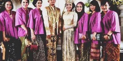 10 Model Baju Nikah Batik Modern Terbaru 2021