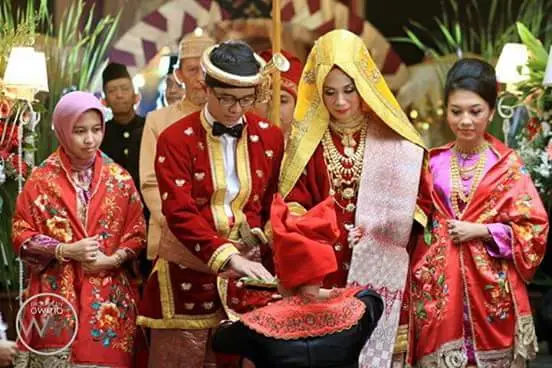 Baju Nikah Koto Gadang: Kebaya Tradisi Minangkabau yang Elegan dan Berkelas