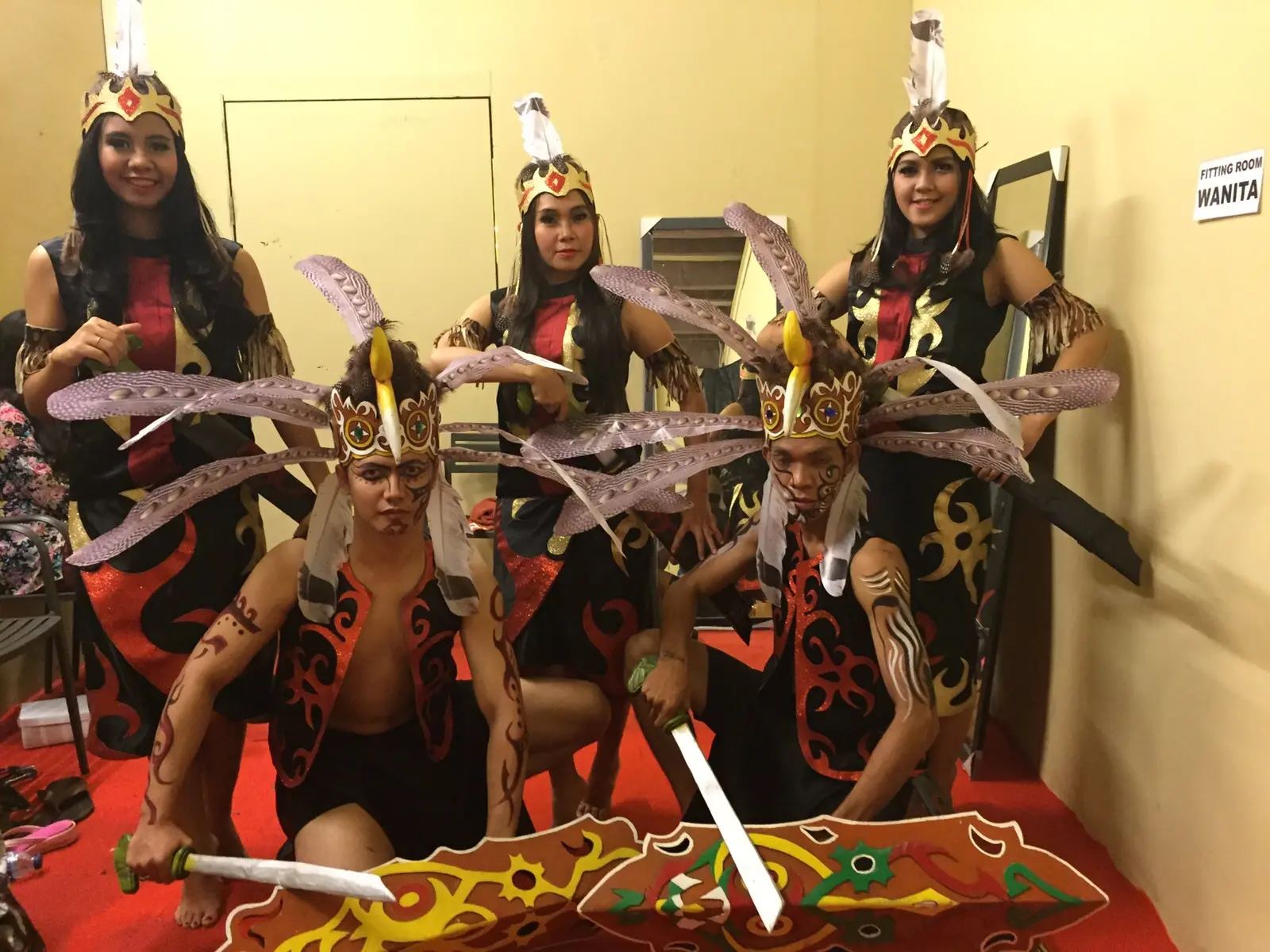 Baju Pengantin Adat Dayak: Memperlihatkan Kecantikan dan Budaya Lokal