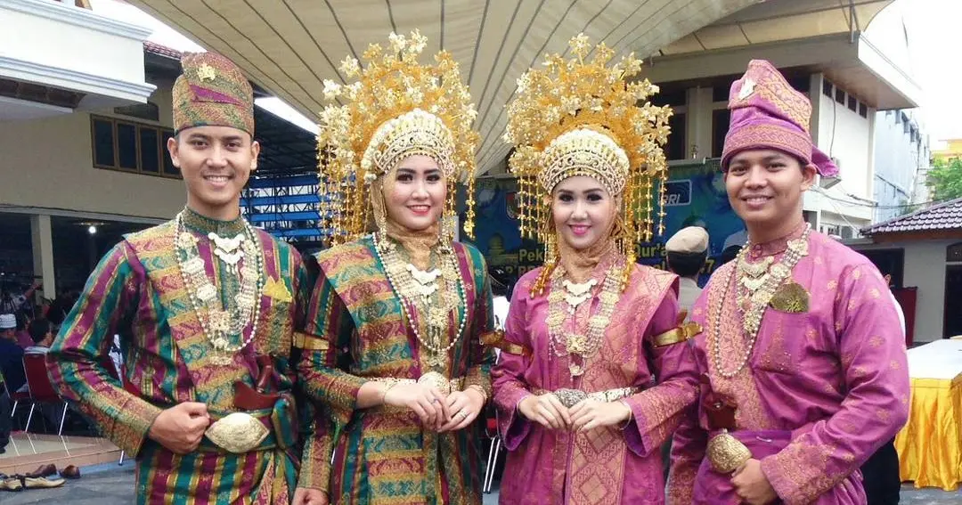 5 Model Baju Pengantin Adat Jawa Berhijab yang Cantik dan Elegan