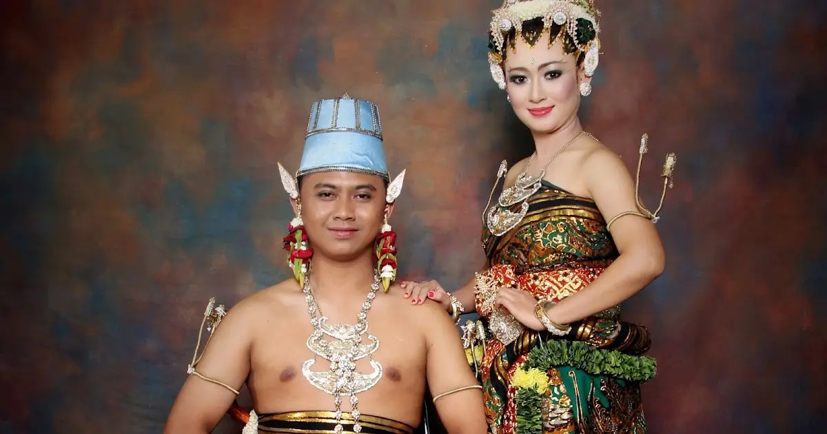 7 Potret Elegan Baju Pengantin Adat Jawa Dodotan