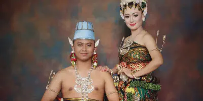 7 Potret Elegan Baju Pengantin Adat Jawa Dodotan