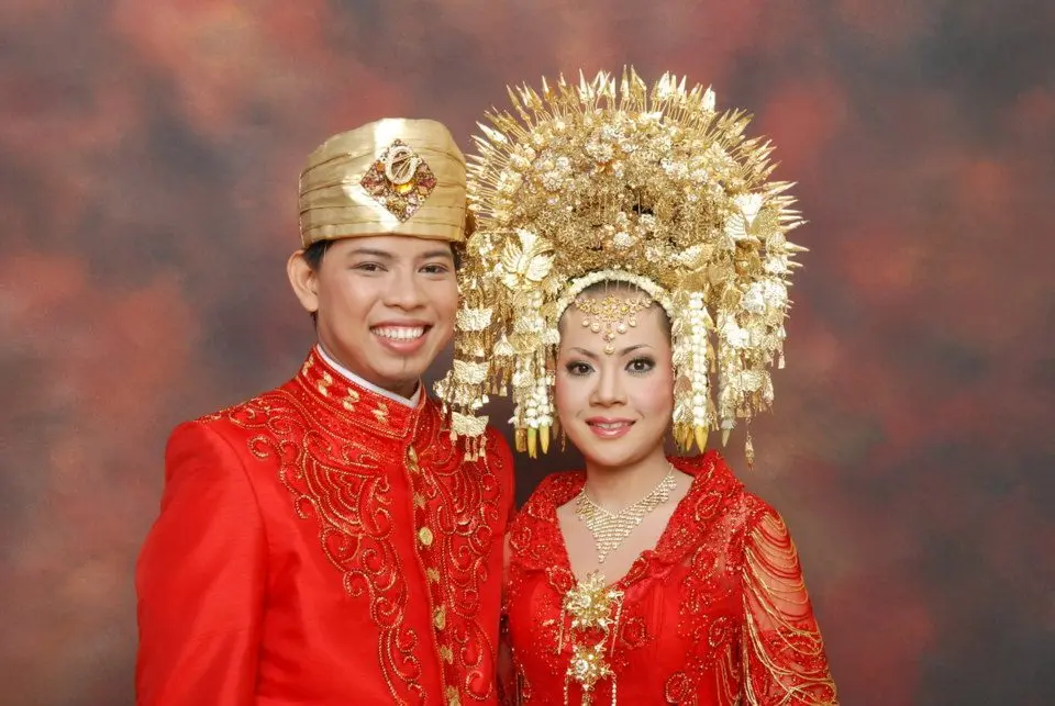 Baju Pengantin Adat Minang: Simbol Kebesaran dan Kecantikan Budaya Minangkabau
