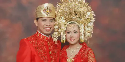 Baju Pengantin Adat Minang: Simbol Kebesaran dan Kecantikan Budaya Minangkabau