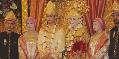 7 Baju Pengantin Adat Palembang Modern untuk Menawan di Hari Bahagiamu