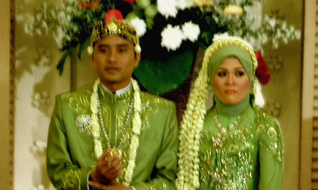 Inspirasi Baju Pengantin Adat Sunda Modern Berhijab yang Menawan