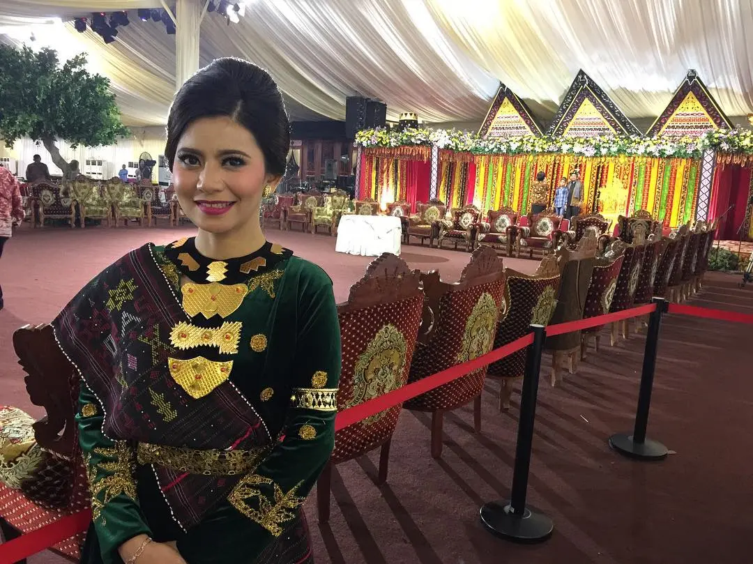 Ingin Tampil Menawan di Hari Pernikahanmu? Temukan Baju Pengantin Adat Tapsel yang Sesuai