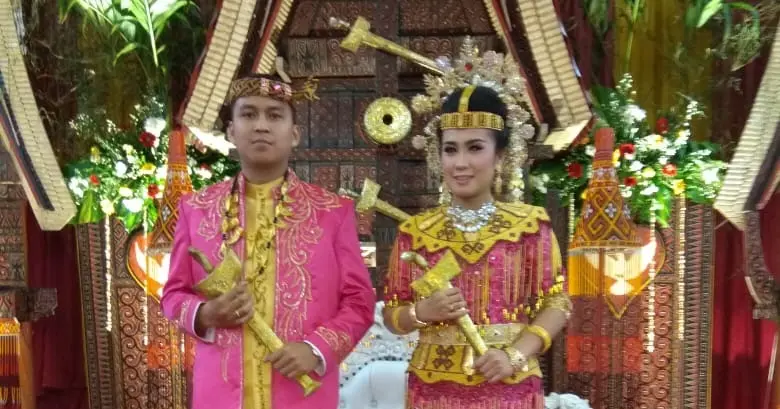 Baju Pengantin Adat Toraja Modern: Elegan dan Berkelas