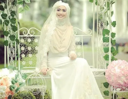 Inspirasi Baju Pengantin Berhijab Terbaru dan Syar'i untuk Tampil Memesona di Hari Bahagiamu
