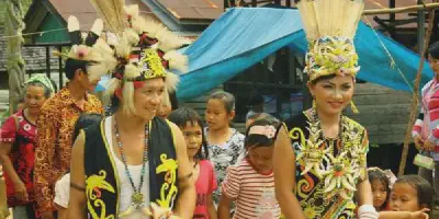 Baju Pengantin Dayak Modern: Gabungan Tradisi dan Sentuhan Kekinian