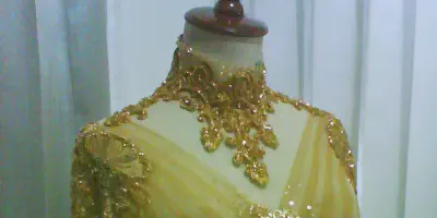 27 Model Baju Pengantin Emas Terbaru 2021