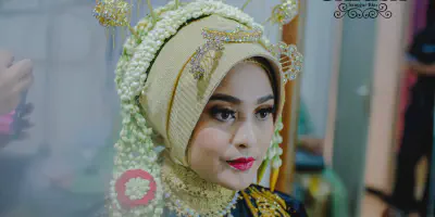 Cantiknya Baju Pengantin Hijab Adat Jawa untuk Pernikahanmu