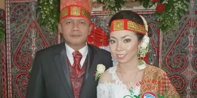 10 Inspirasi Baju Pengantin Laki-Laki Terbaik untuk Pernikahan Impian Anda