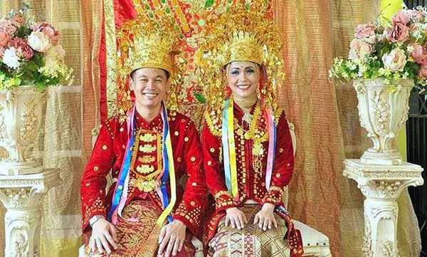 7 Model Gaun Pengantin Tradisional Toraja yang Unik dan Elegan