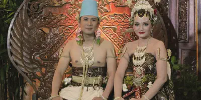 5 Baju Pernikahan Adat Jawa Terpopuler dan Elegan