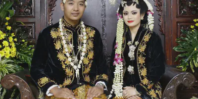 10 Inspirasi Baju Pernikahan Adat Solo yang Elegan dan Unik