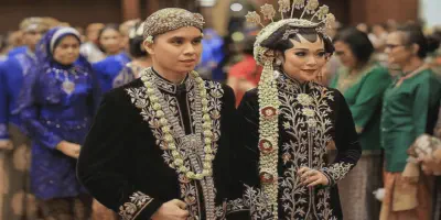 Inspirasi Baju Pernikahan Jawa Timur yang Elegan dan Memesona