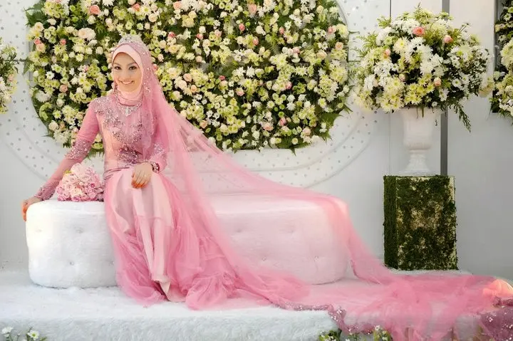 10 Baju Pernikahan Sederhana yang Elegan dan Memukau