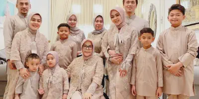 Baju Pesta untuk Orang Tua Pengantin: Tips dan Model Terbaru