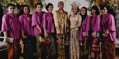 Baju Seragam Keluarga Pengantin: Tampil Serasi dan Memukau di Hari Bahagia