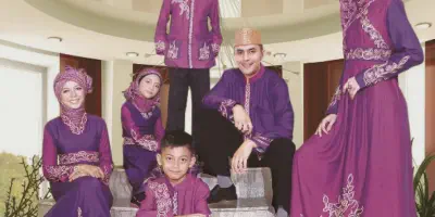 5 Tips Memilih Baju Seragam Pengantin Keluarga yang Tepat