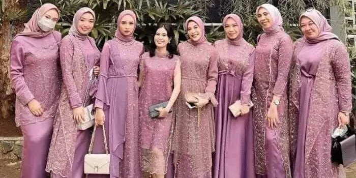 Baju Seragam untuk Keluarga Pengantin: Tips Memilih Model dan Warna Terbaik