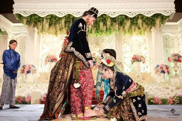 Baju Temu Manten Adat Jawa: Cara Memilih dan Menyulapnya Menjadi Modern