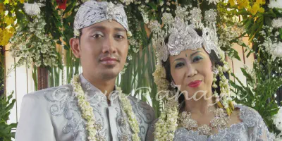 Menciptakan Pesona Elegan dengan Busana Adat Solo Putri