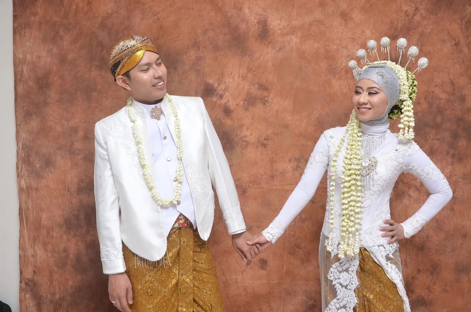 15 Ide Busana Akad Nikah Pria untuk Pernikahan Impianmu