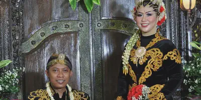Busana Pengantin Jawa Modern: Cara untuk Tampil Memukau dan Berbeda