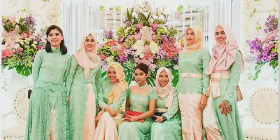 Ide Dress Seragam Keluarga Pengantin Paling Berkesan untuk Perkawinanmu