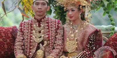 15 Foto Pengantin Adat Jawa Timur yang Penuh Makna dan Kebahagiaan