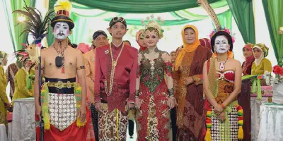 10 Foto Pengantin Adat Jawa yang Menawan dan Elegan