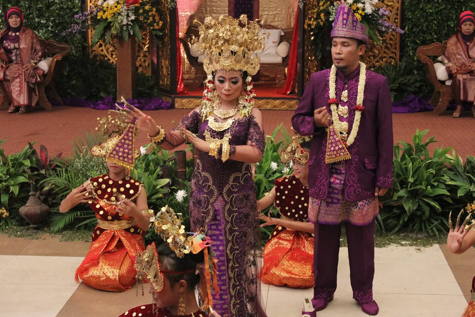 10 Foto Pengantin Adat Palembang yang Menakjubkan dan Memukau