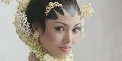 11 Ide Foto Pengantin Adat Solo yang Akan Membuat Pernikahanmu Tak Terlupakan