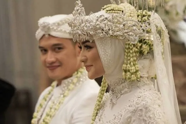 Foto Pengantin Jawa Barat: Kumpulan Ide Menarik untuk Foto Pernikahanmu