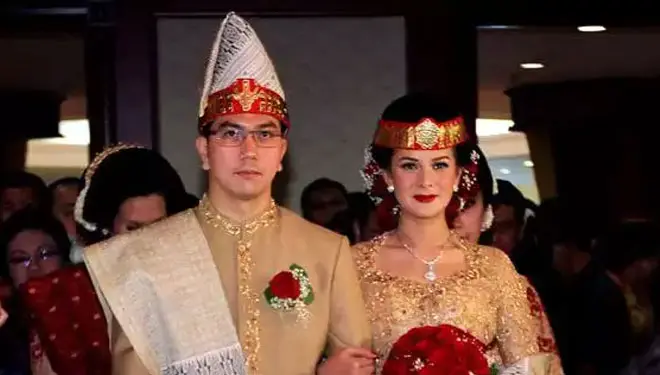 18 Gambar Baju Pengantin Adat Batak yang Sangat Memukau