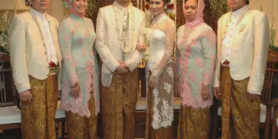 8 Pilihan Gamis Keluarga Pengantin yang Memukau di Hari Bahagia