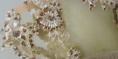 Cantik dan Elegan: Mempelai wanita dalam Gaun Pengantin Cina