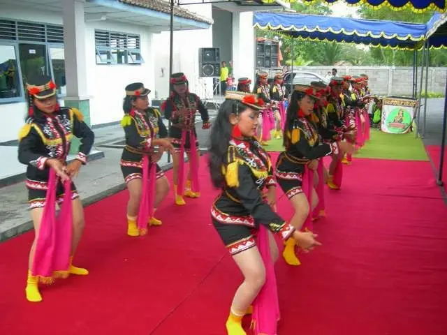 8 Gaun Pengantin Tradisional Jawa Tengah yang Elegan dan Menawan